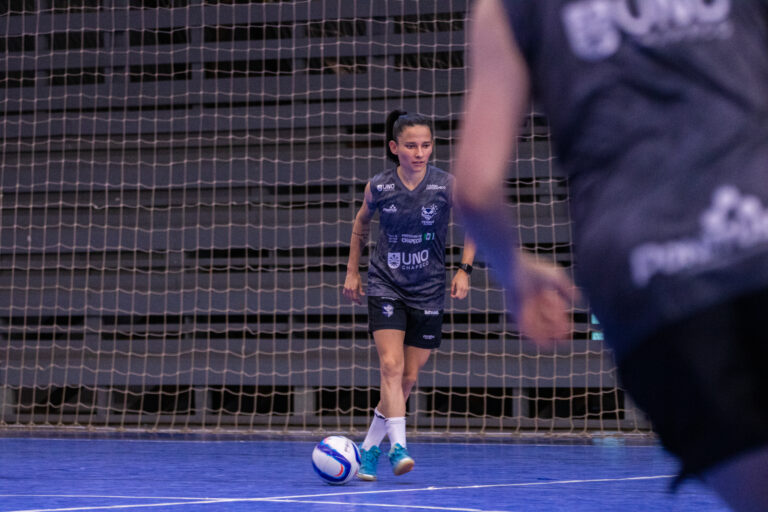 PMC/Female/UNO recebe o Copagril/Marechal pela Liga Feminina de Futsal