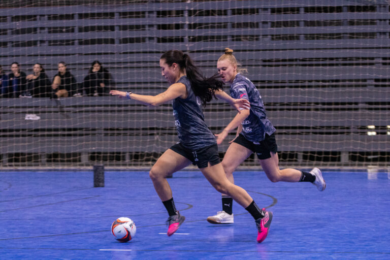 PMC/Female/UNO recebe a ADEF pela Liga Feminina de Futsal